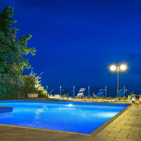 Thalia Katerina Willa Mousata