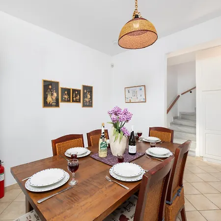 Thalia Katerina Willa Mousata